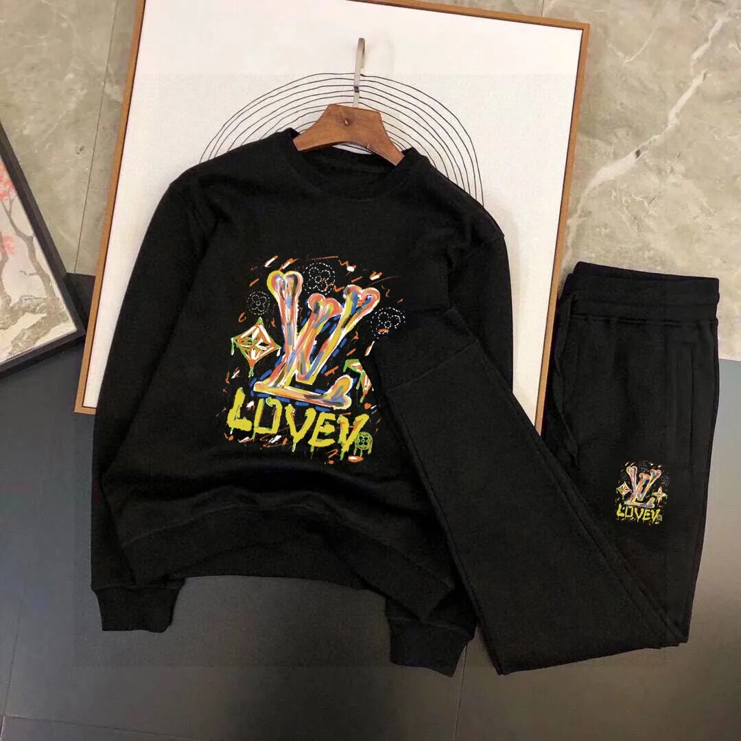 🅿️380 [LV Louis Vuitton] (Fat Man Gospel) hot-selling suit is coming. Focus on the original version of the official website. 2025 new hot-selling sweatshirt suit. The original order is the best. 🇭🇰The meticulous work of top designers is dedicated to a fitting and perfect upper body effect. All-natural high-quality Roman cotton 100%, close-fitting comfort, noble and elegant! Original hardware embodies elegance and nobility! Counter size: M-5XL (maximum wear up to 220 pounds)